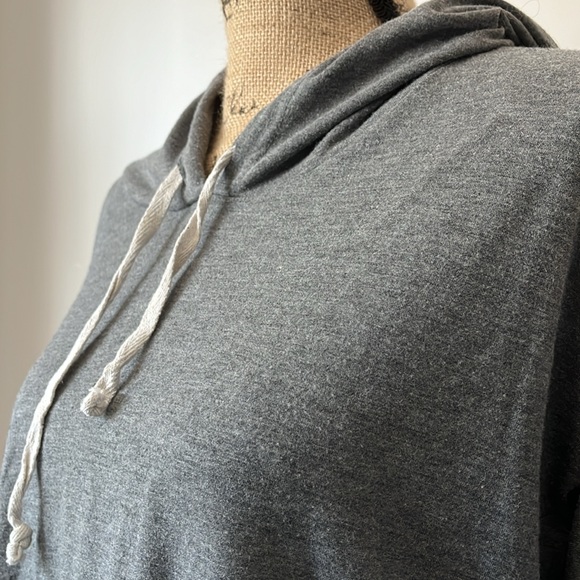 classic drawstring hoodie - Picture 4 of 6